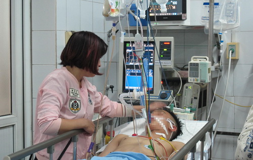 Một ca tai nạn giao thông nặng đang điều trị tại Bệnh viện Việt Đức.