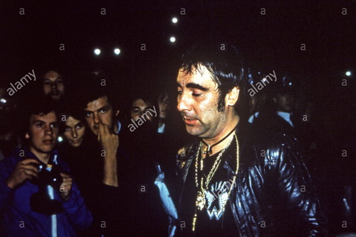 Keith Moon, con nghiện ma túy, siêu quậy làng nhạc rock Anh quốc. Keith Moon, con nghiện ma túy, siêu quậy làng nhạc rock Anh quốc.