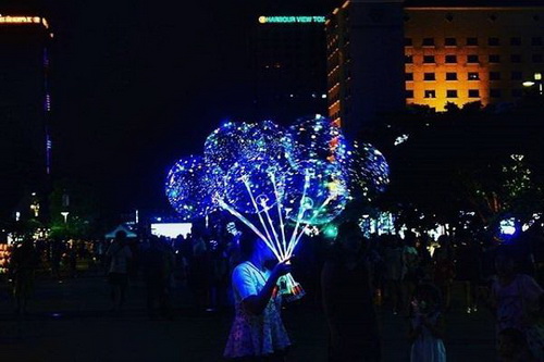 Bóng bay galaxy - rất hấp dẫn nhưng là thủ phạm của vụ nổ khiến nhiều người bị thương.
