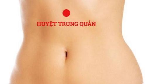 Day ấn huyệt trung quản.