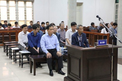 Các bị cáo tại phiên xét xử.