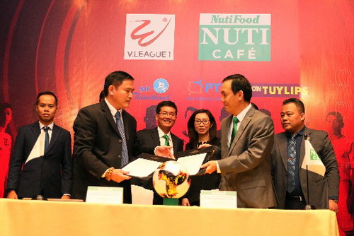 Lễ ký kết nhà tài trợ chính của V-League 2018.