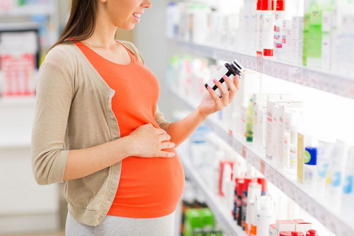 Phụ nữ mang thai bị động kinh không nên dừng sử dụng thuốc chống động kinh.