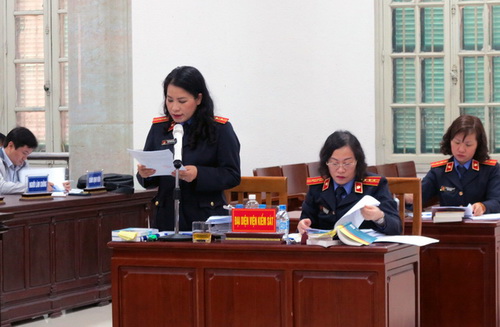 Đại diện VKS giữ nguyên quan điểm truy tố các bị cáo. Đại diện VKS giữ nguyên quan điểm truy tố các bị cáo.