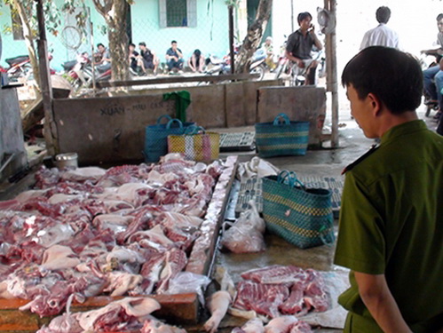 Việc giám sát chặt khâu đầu vào trong trồng trọt, chăn nuôi là nền tảng cho nông sản, thực phẩm đầu ra sạch. Việc giám sát chặt khâu đầu vào trong trồng trọt, chăn nuôi là nền tảng cho nông sản, thực phẩm đầu ra sạch.