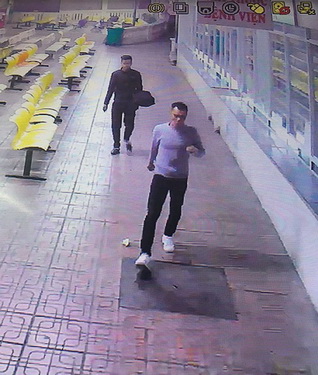 Hình ảnh 2 tên trộm được camera ghi lại tại BV.