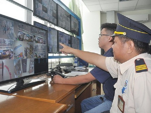 Trích xuất camera an ninh tại 1 BV để truy tìm thủ phạm.