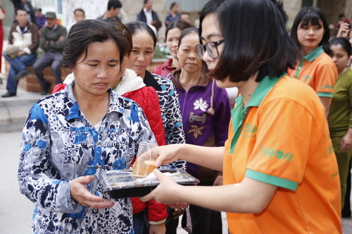 Cung cấp suất ăn miễn phí cho người bệnh tại BV Việt Đức.