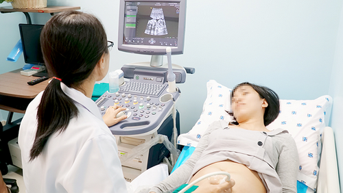 Khám thai cho sản phụ tại BV Từ Dũ (1 trong 5 BV được người bệnh đánh giá rất tốt về sự hài lòng).