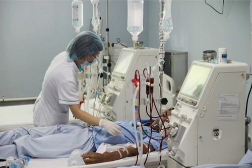 Chăm sóc bệnh nhân chạy thận nhân tạo.
