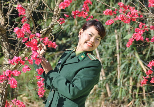 Chân dung nhà thơ Phạm Vân Anh.