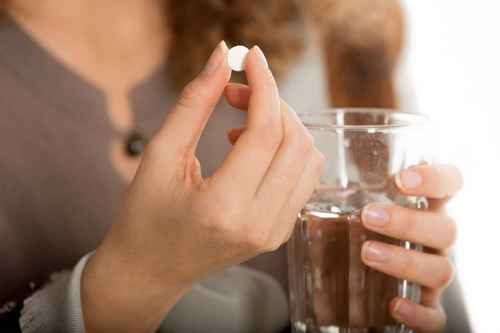 Bổ sung vitamin đúng cách, theo chỉ định của bác sĩ giúp da đẹp hơn.