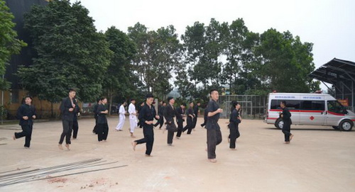 Lớp học võ của các y, bác sĩ BV Hùng Vương, Phú Thọ.