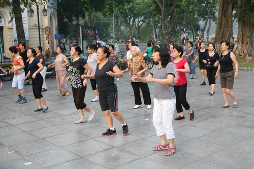 Người đái tháo đường cần tránh lối sống ít vận động, thêm những hoạt động thể dục và hoạt động xã hội khác. Ảnh: Trần Minh