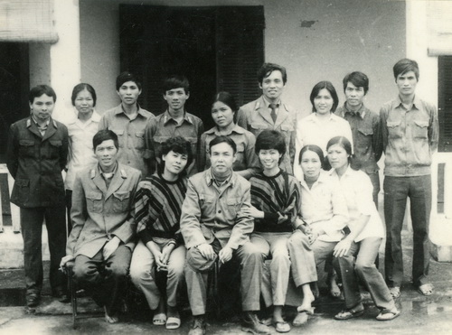 Khoa Phẫu thuật thần kinh do PGS. Trần Mạnh Chí là chủ nhiệm khoa đầu tiên đã được nhận danh hiệu Anh hùng Lực lượng vũ trang. Trong ảnh, những cán bộ, nhân viên buổi đầu thành lập, Chủ nhiệm khoa Trần Mạnh Chí ngồi giữa. Khoa Phẫu thuật thần kinh do PGS. Trần Mạnh Chí là chủ nhiệm khoa đầu tiên đã được nhận danh hiệu Anh hùng Lực lượng vũ trang. Trong ảnh, những cán bộ, nhân viên buổi đầu thành lập, Chủ nhiệm khoa Trần Mạnh Chí ngồi giữa.