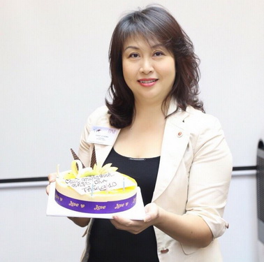 Khuất Lê Hương trong lần sinh nhật năm 2017-trở lại với cuộc sống một cách ngoạn mục.
