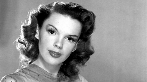 Judy Garland từng phải “ép xác” để tỏa sáng.