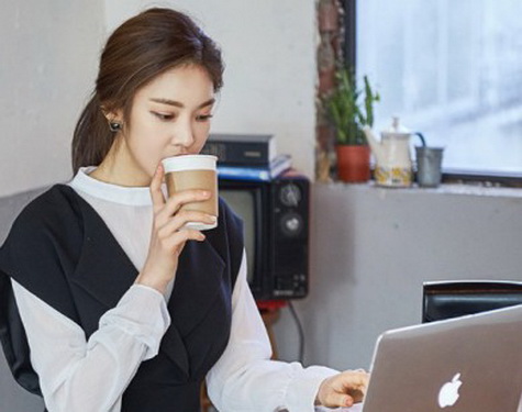 Tránh uống cà phê vào buổi trưa để giữ tỉnh táo. Tránh uống cà phê vào buổi trưa để giữ tỉnh táo.