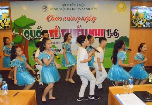 Ngày 29/5, Bệnh viện Xanh Pôn tổ chức chương trình Tết thiếu nhi cho các bệnh nhi đang khám và điều trị tại viện. Ngày 29/5, Bệnh viện Xanh Pôn tổ chức chương trình Tết thiếu nhi cho các bệnh nhi đang khám và điều trị tại viện.