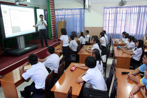 Hãy giữ gìn sự trong sáng và tôn nghiêm của môi trường giáo dục, để chúng ta có thể đàng hoàng “sánh vai với các cường quốc 5 châu” như Bác Hồ từng mong muốn. Hãy giữ gìn sự trong sáng và tôn nghiêm của môi trường giáo dục, để chúng ta có thể đàng hoàng “sánh vai với các cường quốc 5 châu” như Bác Hồ từng mong muốn.