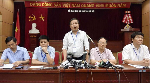 Đại diện lãnh đạo Sở GD&ĐT Hà Nội thông tin đến báo chí về việc lộ đề thi tuyển sinh vào lớp 10.