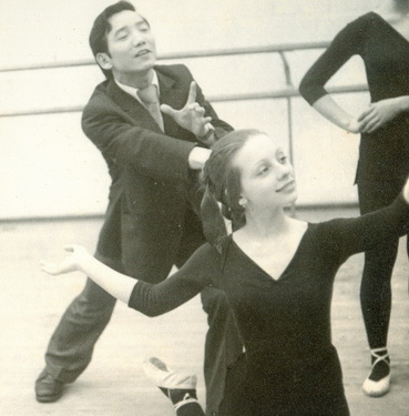 Nghệ sĩ Như Bình hướng dẫn cho học sinh Học viện Nghệ thuật múa Balet ở Matxcơva.