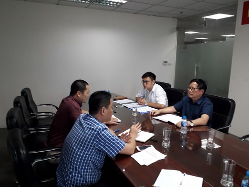 Phóng viên trao đổi với ông Trần Xuân Nghiên.