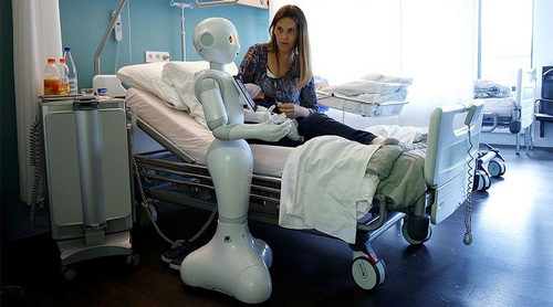Robot hỗ trợ bệnh nhân.