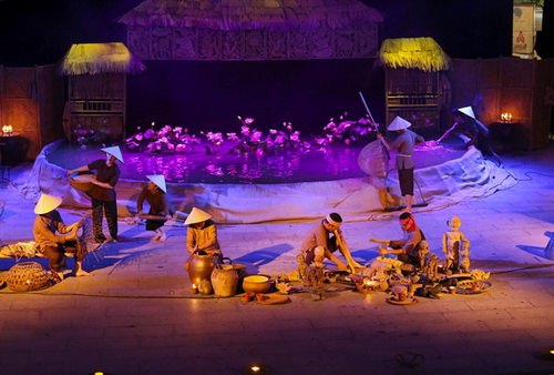 Một tiết mục biểu diễn tại Festival múa rối Việt Nam vừa diễn ra ở phố đi bộ Nguyễn Huệ (TP.HCM).