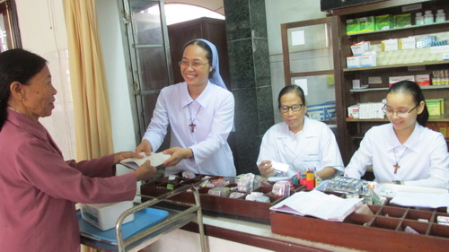 Các sơ cấp phát thuốc.