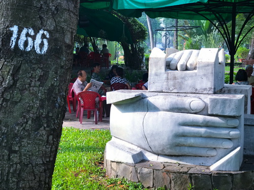 Công viên Tao Đàn, nơi có Khu vườn tượng với nhiều tác phẩm điêu khắc hấp dẫn là điểm đến lý tưởng để mọi người cùng nhau nhâm nhi cà phê và chia sẻ những câu chuyện.