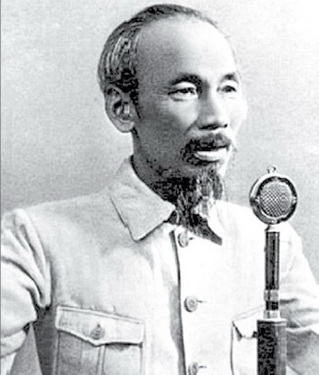 Chủ tịch Hồ Chí Minh đọc Tuyên ngôn độc lập tại Quảng trường Ba Đình ngày 2/9/1945. Chủ tịch Hồ Chí Minh đọc Tuyên ngôn độc lập tại Quảng trường Ba Đình ngày 2/9/1945.