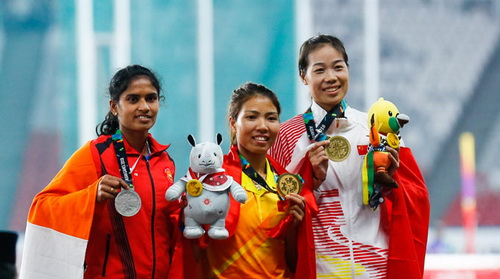 Niềm vui của Thu Thảo khi giành tấm HCV tại Asiad 2018.