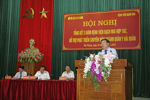 PGS.TS. Nguyễn Quốc Anh phát biểu tại Hội nghị Tổng kết 3 năm Bệnh viện Bạch Mai hợp tác, hỗ trợ phát triển chuyên môn ngành Quân y Hải quân. Ảnh: BVCC