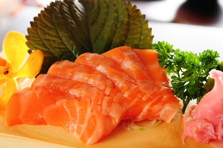 Một số loài cá như cá hồi giàu chất béo omega-3 có lợi cho tim mạch của người bệnh đái tháo đường.