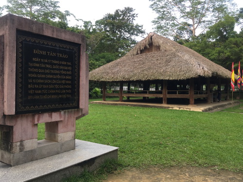 Đình Tân Trào - nơi tổ chức họp Quốc dân Đại hội trong hai ngày 16 - 17/ 8/1945.