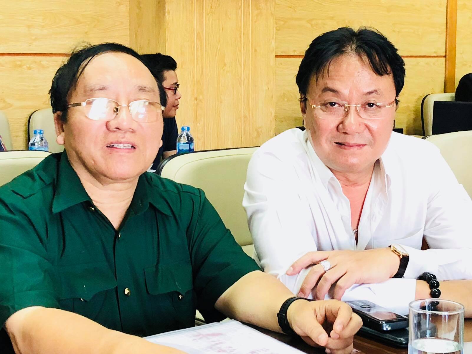 Nhà thơ Trần Đăng Khoa & Hồng Thanh Quang -  hai thành viên HĐGK cuộc thi viết Sự hy sinh thầm lặng tại Lễ phát động cuộc thi lần thứ V (tháng 6/2018) 