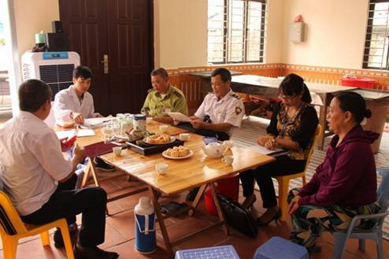 Kiểm tra an toàn thực phẩm thị trường bánh kẹo trung thu tại Lạng Sơn.