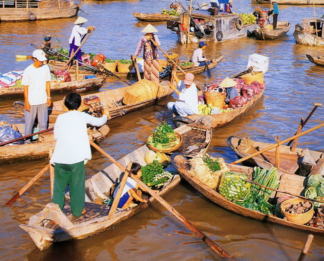 Chợ nổi Cái Bè.