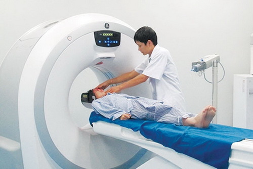 Chụp cộng hưởng từ giúp phát hiện nguyên nhân đau đầu.