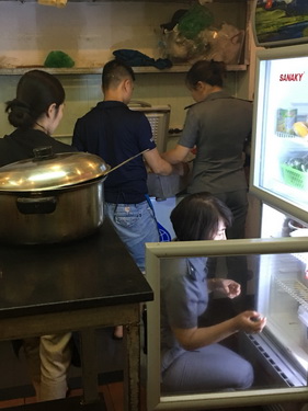 Đoàn kiểm tra lấy mẫu đột xuất tại Nhà hàng An Nam cháo.