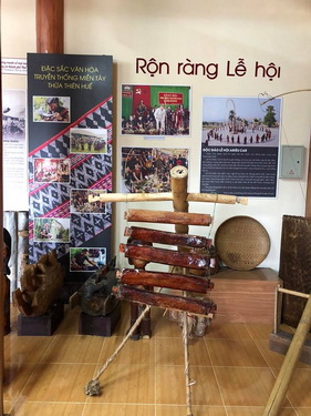 Nhạc cụ A Lưới rộn ràng lễ hội.