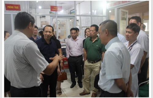 Phó Chủ tịch UBND tỉnh Hà Giang Trần Đức Qúy (thứ 4 từ phải sang) làm việc cùng các chuyên gia BV Đại học Y Hà Nội). Phó Chủ tịch UBND tỉnh Hà Giang Trần Đức Qúy (thứ 4 từ phải sang) làm việc cùng các chuyên gia BV Đại học Y Hà Nội).