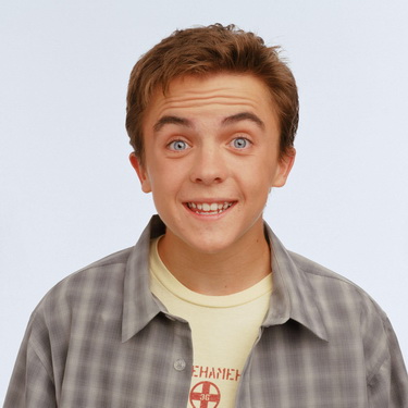 Frankie Muniz nổi tiếng năm 15 tuổi với vai diễn Malcolm trong phim truyền hình nhiều tập Malcolm in the Middle (2000-2006).
