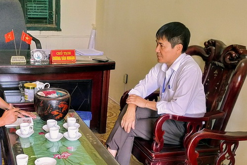 Ông Dương Văn Nhuận - Chủ tịch UBND xã Minh Trí trao đổi với PV.