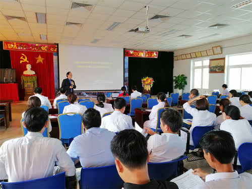 Chuyên gia BV Bạch Mai đứng lớp giảng bài cho thầy thuốc BVĐK tỉnh Lai Châu.
