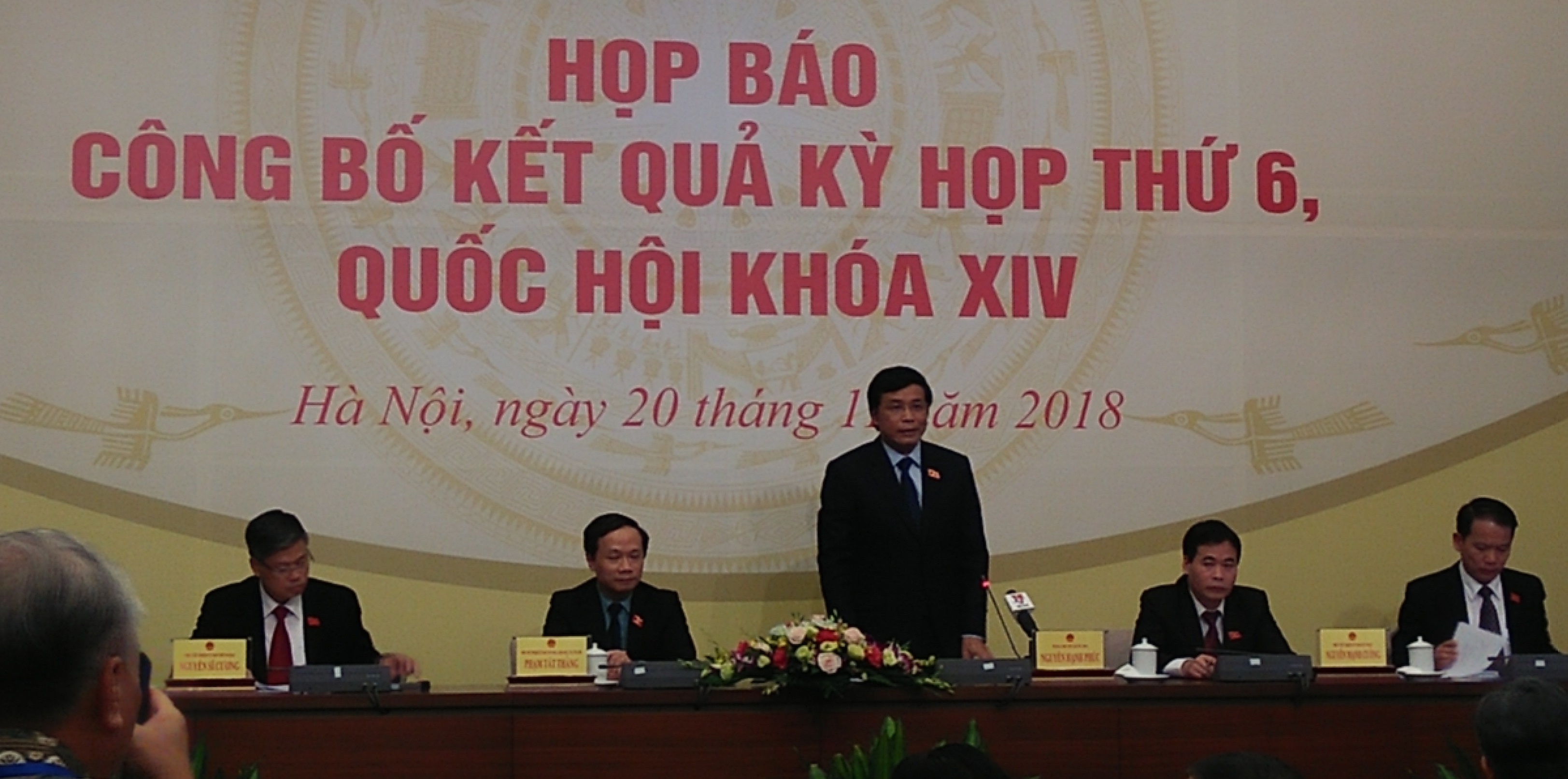 Họp báo công bố kết quả Kỳ họp thứ 6.