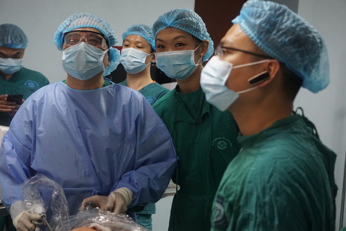 Người nước ngoài đến học tập chuyên môn tại Bệnh viện Nội tiết TW 1.