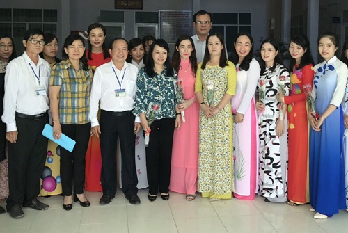 Bộ trưởng Bộ Y tế Nguyễn Thị Kim Tiến trong ngày làm việc tại Bạc Liêu.