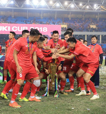 Niềm vui vỡ òa của các cầu thủ khi giành ngôi vô địch Đông Nam Á.